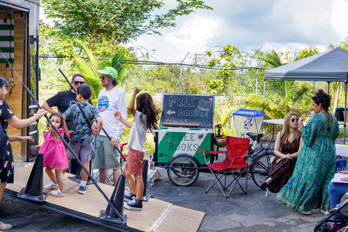 &nbsp;Bookleggers es una de las organizaciones participantes en REUSE-A-PALOOZA desde su primera edición. Esta tienda de intercambio y donación de libros, que actualmente tiene su sede en el Bakehouse Art Complex, también funciona como biblioteca móvil.