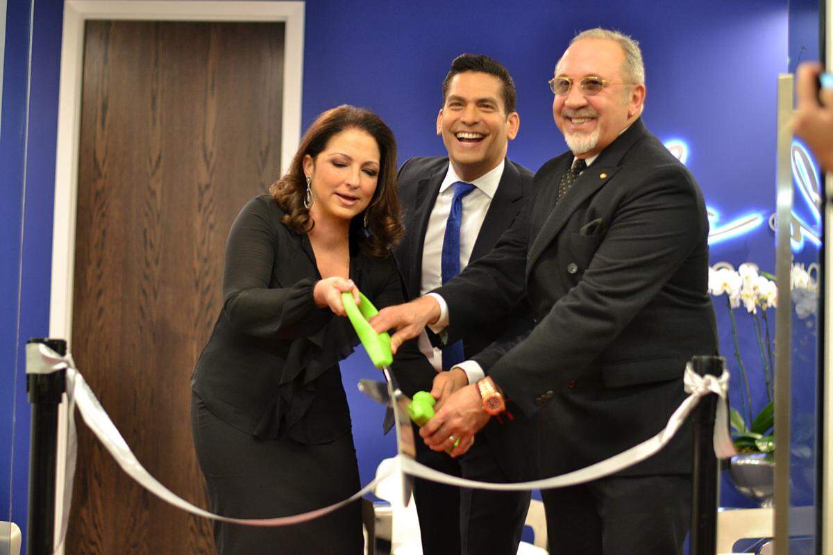 Ismael Cala afirmó que Gloria y Emilio Estefan estarán entre los invitados a su nuevo programa.