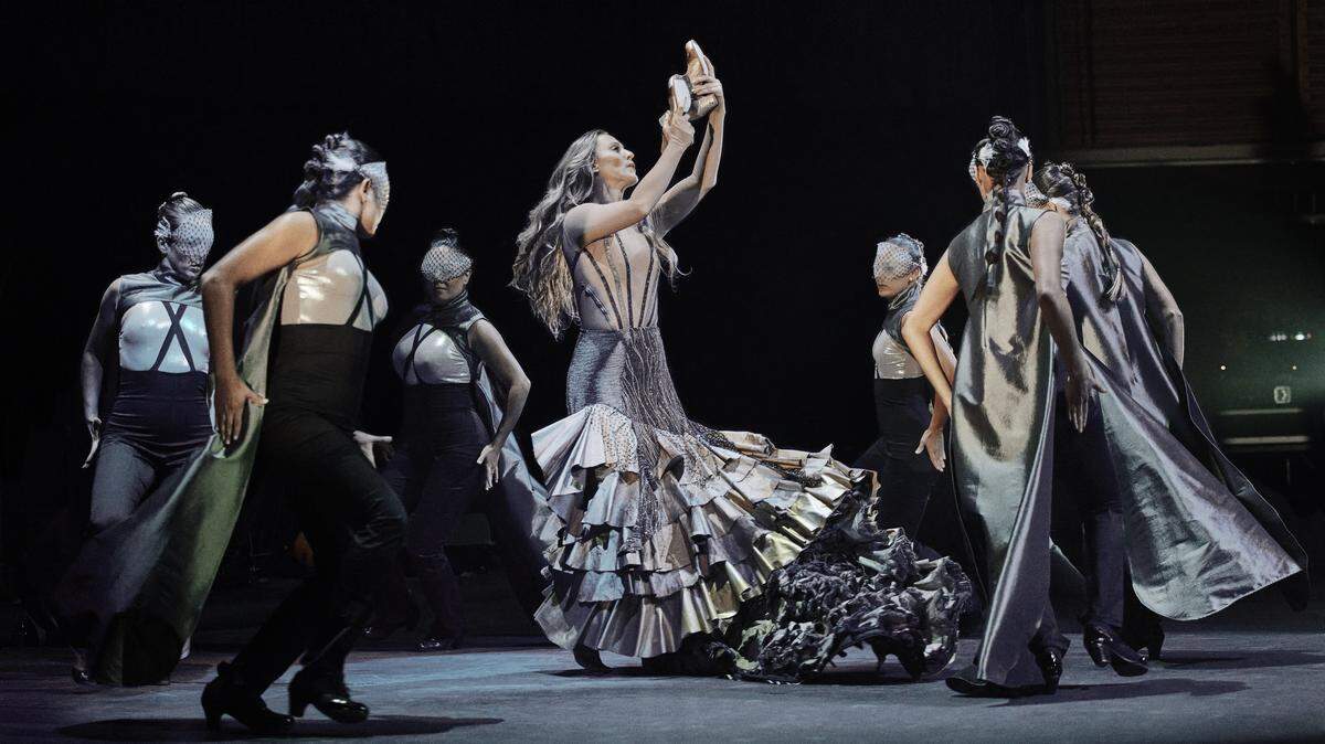 Siudy Garrido y las bailarinas de su compañía, aquí en “Bailaora: mis pies son mi voz”, se presentarán en el Arsht Center. 