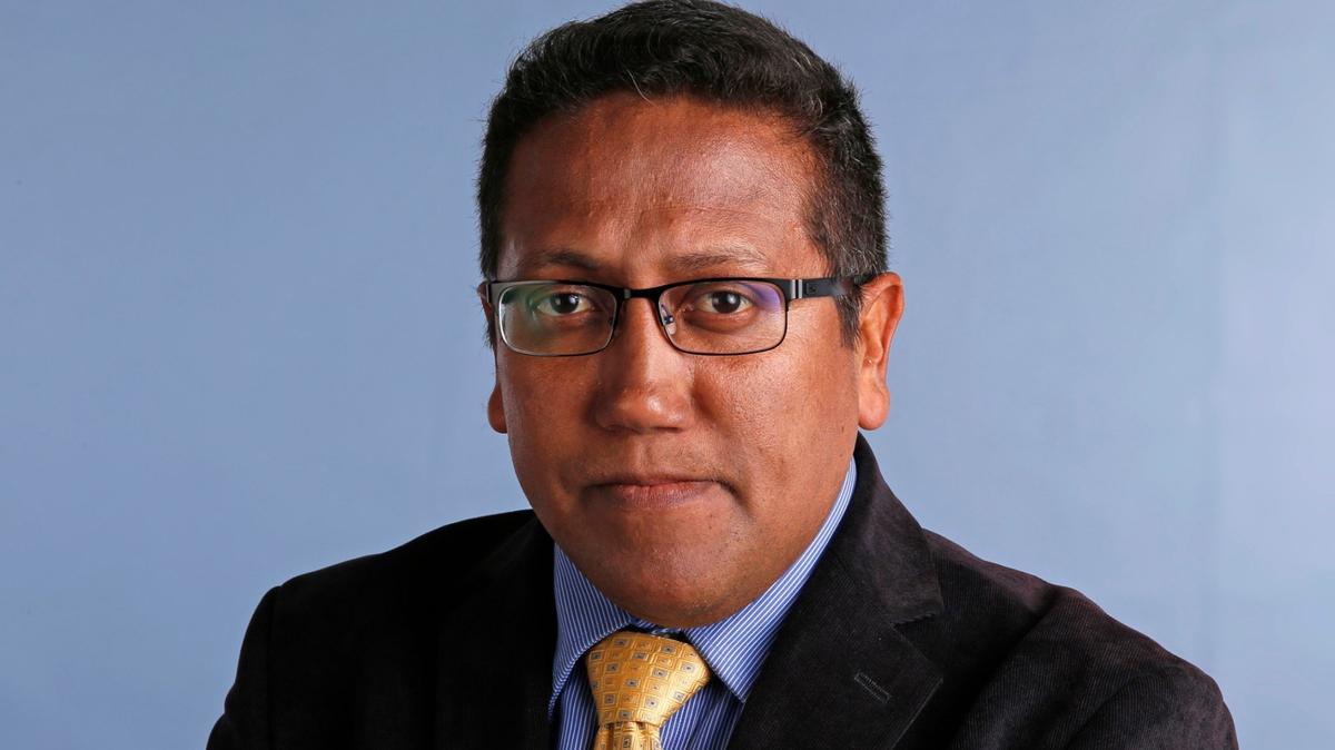 Journalist Enrique Flor, a prominent figure in investigative journalism in Latin America and Miami, died on the night of March 13 at the Jackson Memorial Perdue Medical Center in Miami as a result of the aftermath of several strokes.