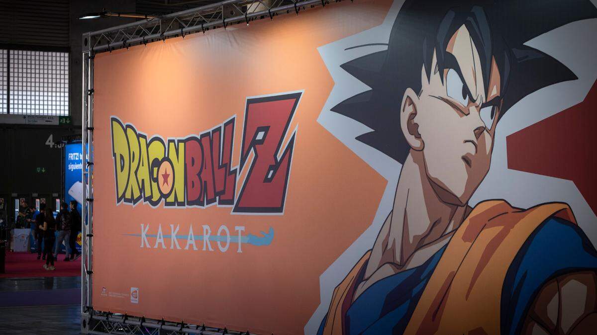 Logotipo y retrato gráfico de Akira Toriyama Dragon Ball Z durante el festival.