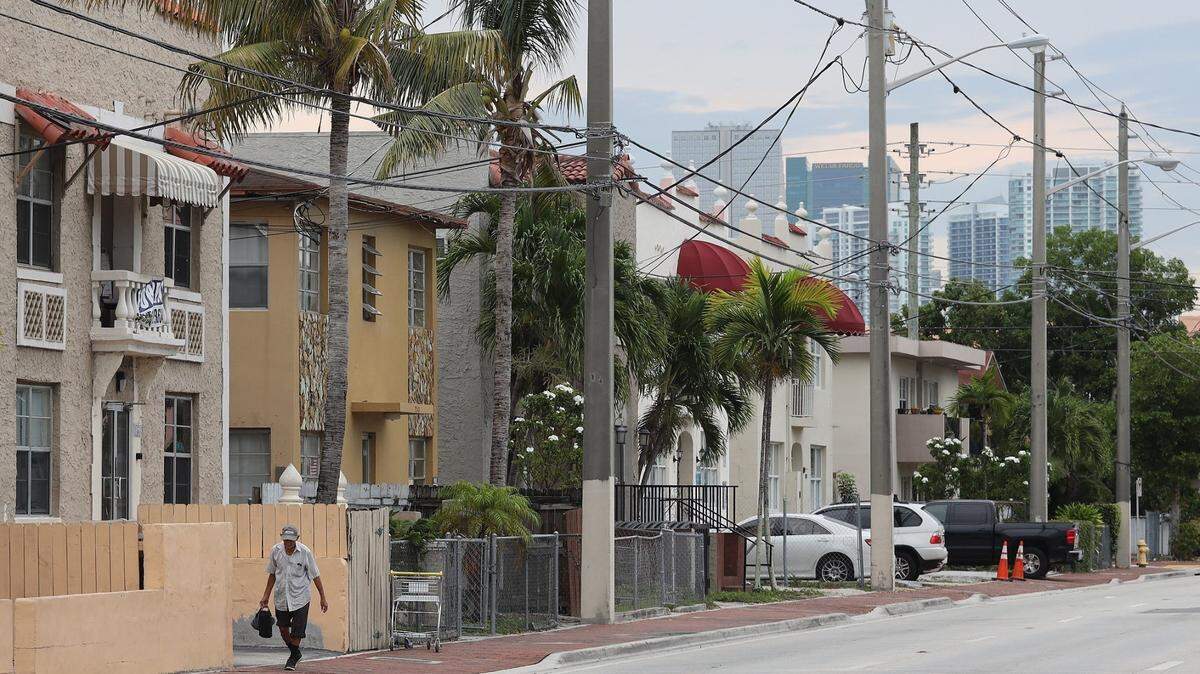Edificios de la Pequeña Habana, uno de los vecindarios de la Ciudad de Miami cuyos residentes pueden solicitar ayuda para pagar el alquiler y servicios públicos atrasados.