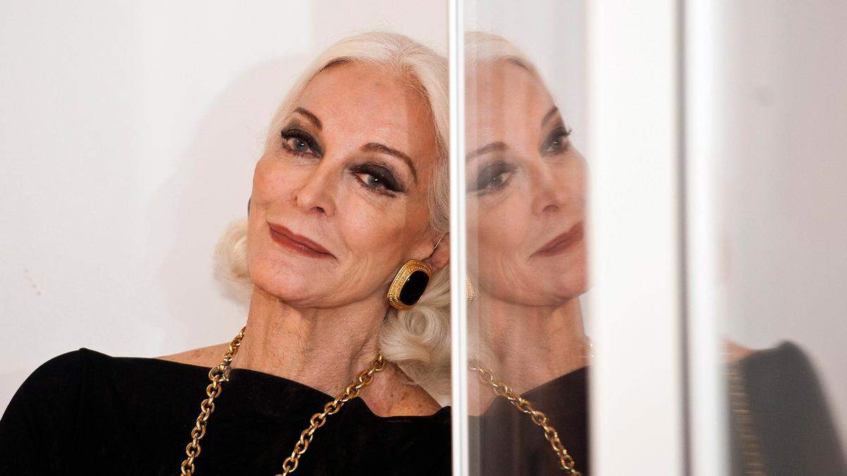 La modelo Carmen Dell’Orefice, de 87 años, durante una visita previa a la inauguración de la exposición de fotografías de Horst P Horst en el Victoria and Albert Museum en Londres.