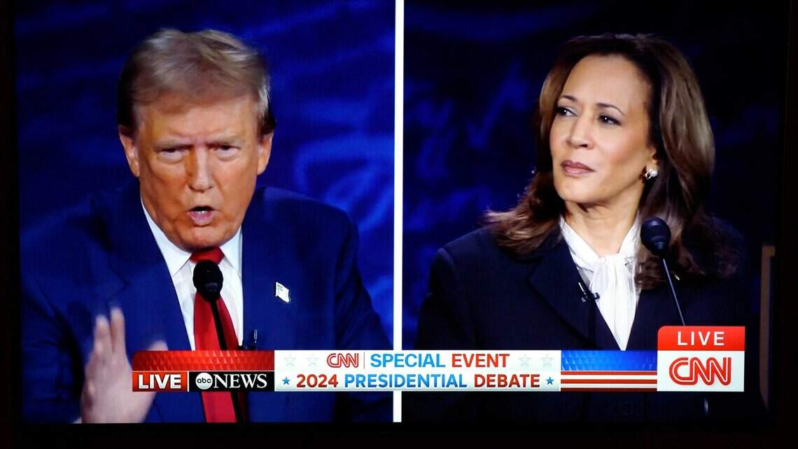 Trump quiere que Harris pague un precio político por ofrecer salud a inmigrantes sin papeles