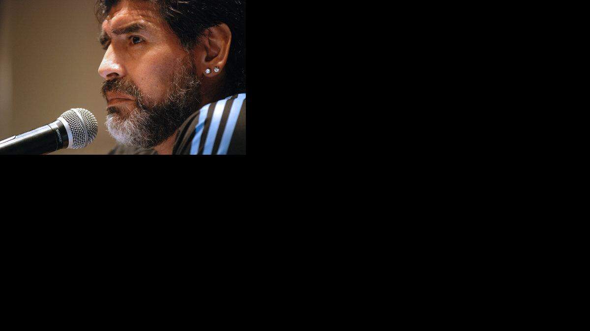 MARADONA EN una conferencia de prensa el 4 de mayo tras el triunfo sobre Haití.
