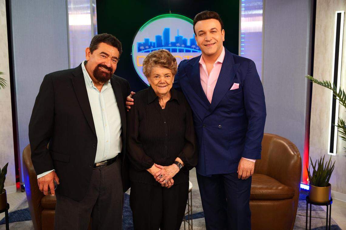 El actor Guadalupe Hernández, la fotógrafa Asela Torres y Alain Teuteló.