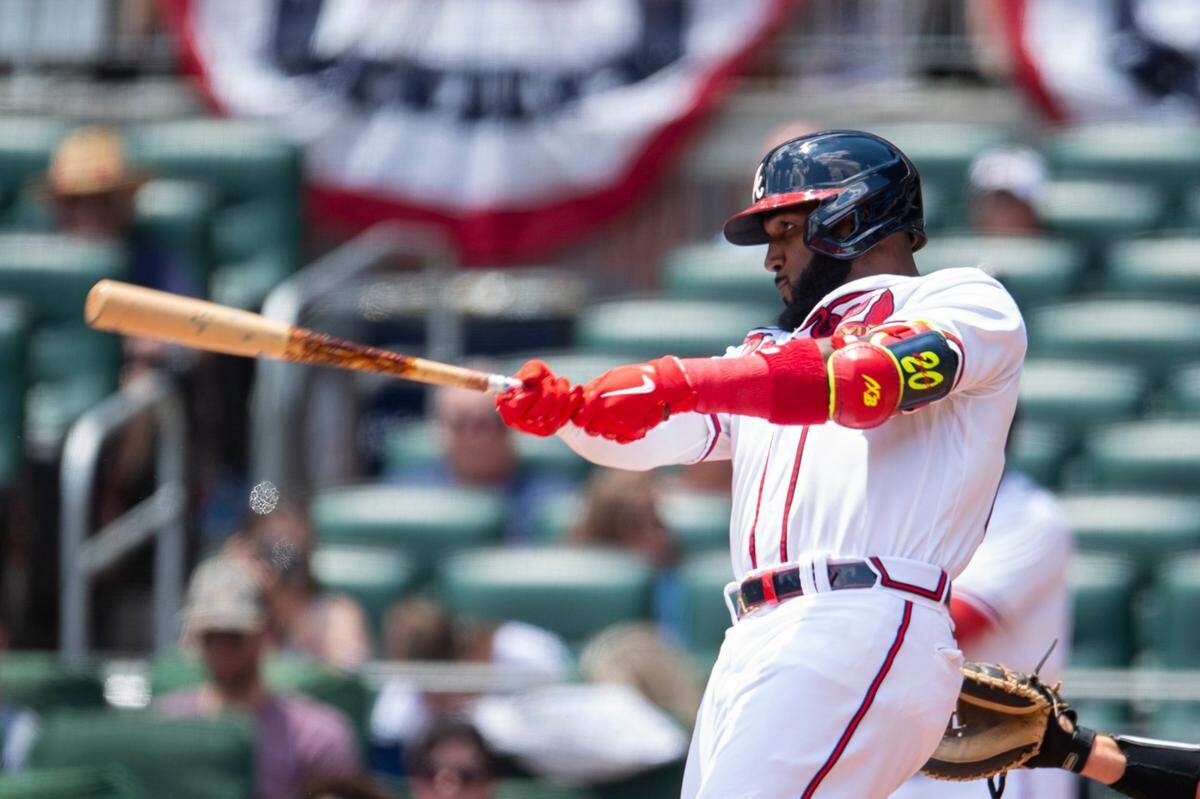 El jardinero de los Bravos Marcell Ozuna pega un jonrón en el primer inning del partido ante los Marlins de Miami, el 29 de mayo de 2022 en Atlanta.