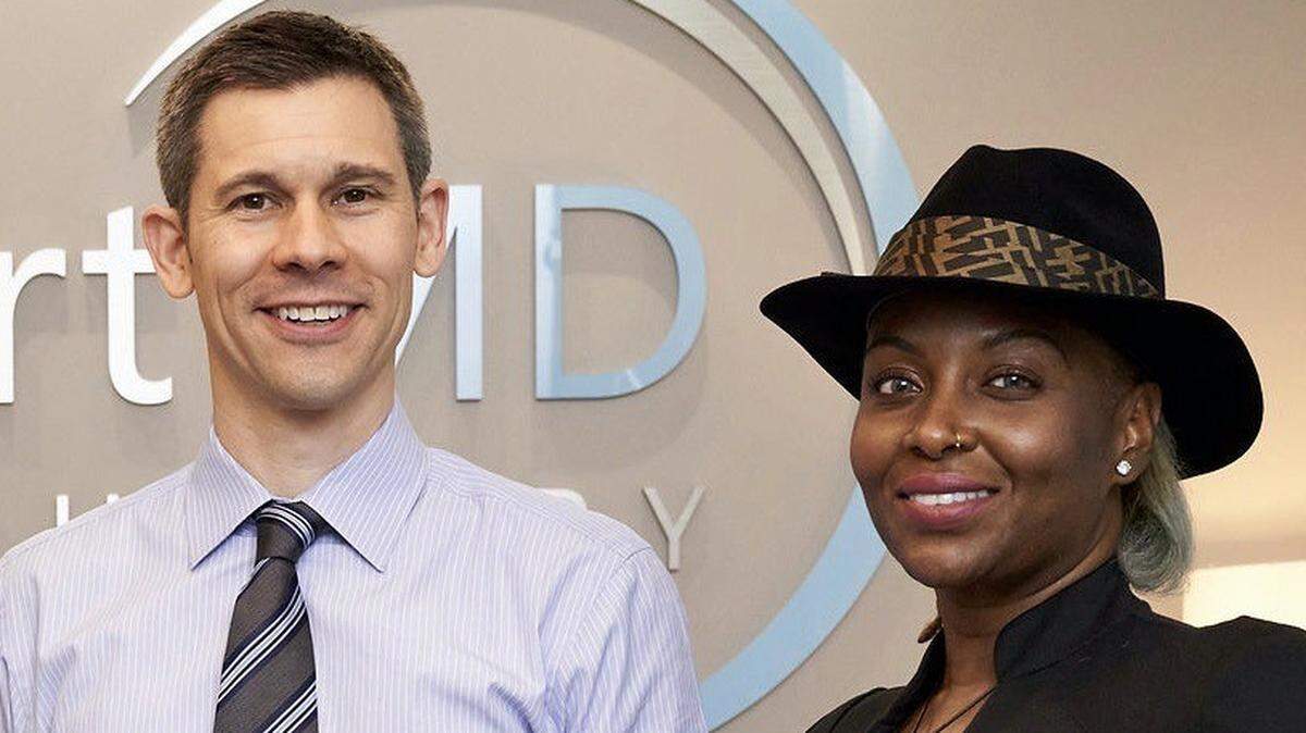 Rachelle Duchatelier y el Dr. Joshua Lampert.