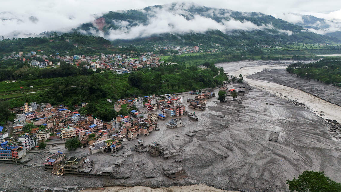 Al menos 273 muertos y más de 1,300 desaparecidos tras los deslaves entre Nepal y el Tíbet