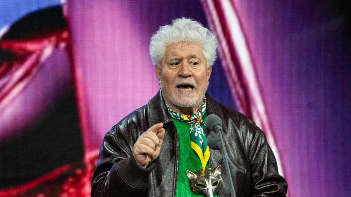 (Foto de ARCHIVO)
El director de cine Pedro Almodóvar gana el Feroz al Mejor Director por su película ‘La habitación de al lado’, durante la gala de entrega de los Premios Feroz 2025, en el Pazo da Cultura, a 25 de enero de 2025, en Pontevedra, Galicia (España). 