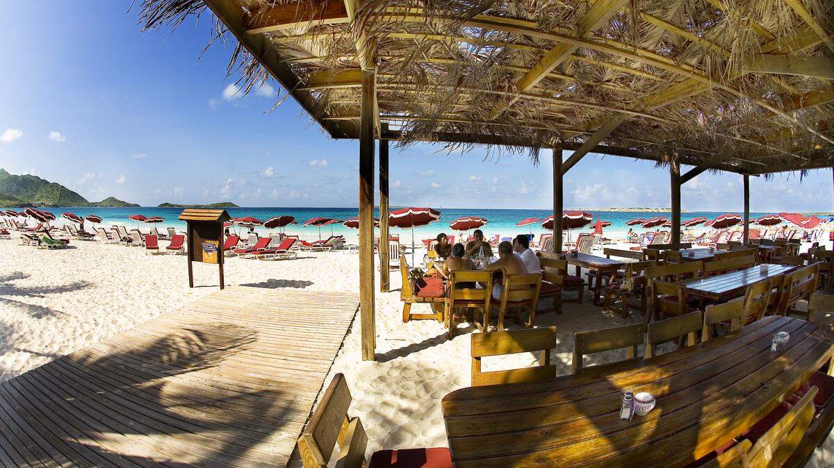 Chiringuito playero en Orient Bay.