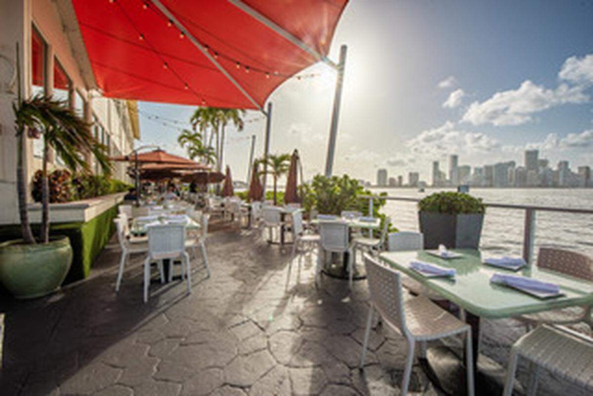 El emblemático Rusty Pelican Miami ofrecerá un brunch de cuatro platos con precio fijo y un menú de temporada para la cena.