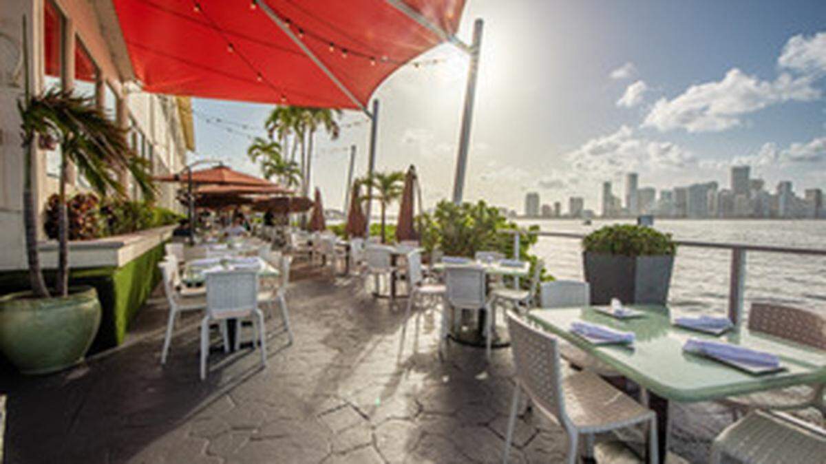 El emblemático Rusty Pelican Miami ofrecerá un brunch de cuatro platos con precio fijo y un menú de temporada para la cena.