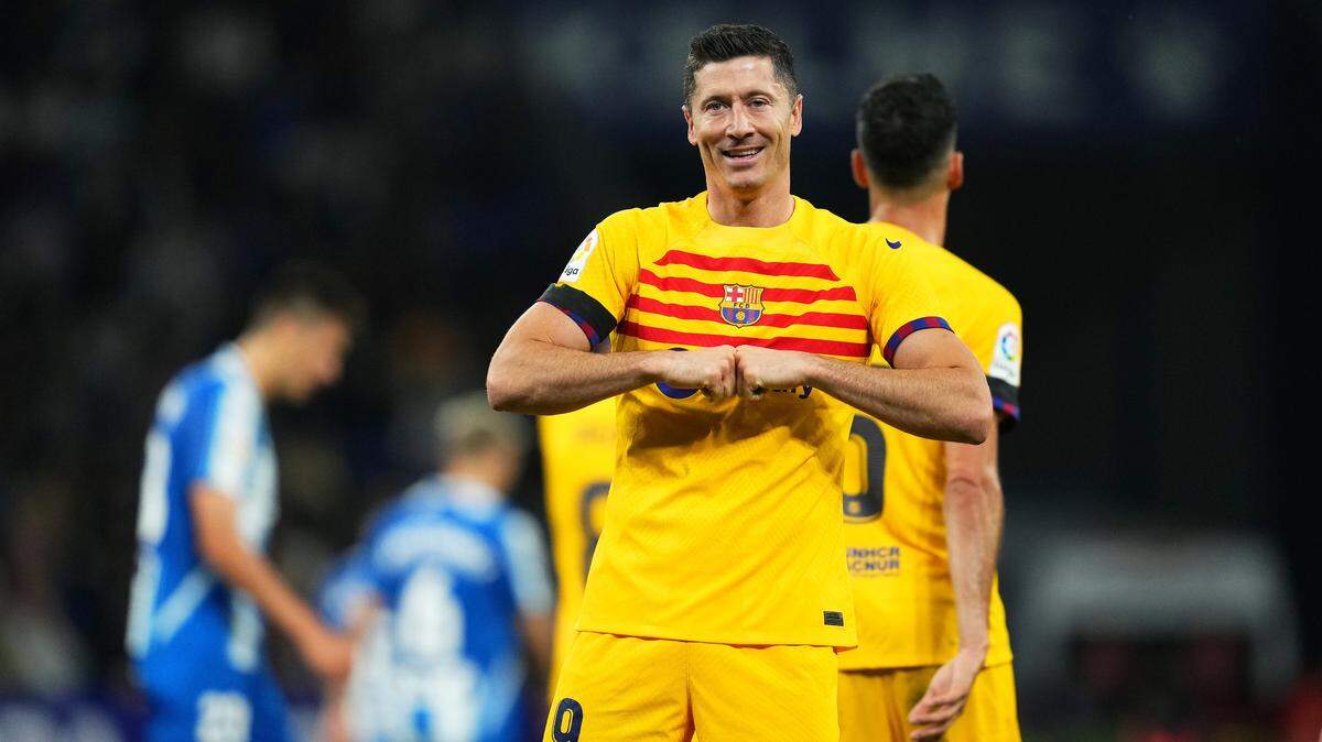 Robert Lewandowski firmó un doblete en el triunfo de Barcelona 4-2 ante el Espanyol, el domingo en la liga española.