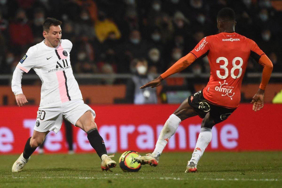 Lionel Messi, que volvió a la capital francesa desde Argentina el miércoles una vez que tuvo un test negativo, va a continuar el protocolo de recuperación individual de covid-19 y no jugará el domingo frente en Lyon en el partido de liga del Paris Saint Germain.