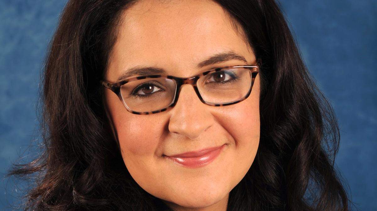 Dra. Toba Niazi, neurocirujana pediátrica y directora médica de servicios quirúrgicos de neurooncología en Nicklaus Children’s Hospital La Dra. Toba Niazi, directora médica de neuro-oncología, ha influido en las vidas de innumerables niños con necesidades de salud complejas a lo largo de su carrera. Ella es una cirujana apasionada que cuida a algunos de los niños más vulnerables con tumores cerebrales y de la médula espinal, así como a quienes están afectados por parálisis cerebral y espasticidad. También ha allanado el camino para otras mujeres en el campo a través de su éxito como líder en neurocirugía pediátrica y como mentora de otras aspirantes a neurocirujanas La neurocirujana pediátrica consumada también es esposa y madre de cuatro niños pequeños.