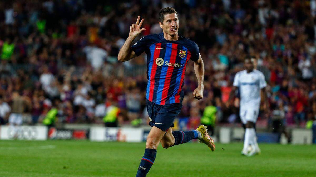 Robert Lewandowski continuó su gran inicio con el Barcelona al marcar tres tantos para conducir al conjunto catalán a una paliza de 5-1 sobre el Viktoria Plzen, el 7 de septiembre de 2022 en Barcelona.