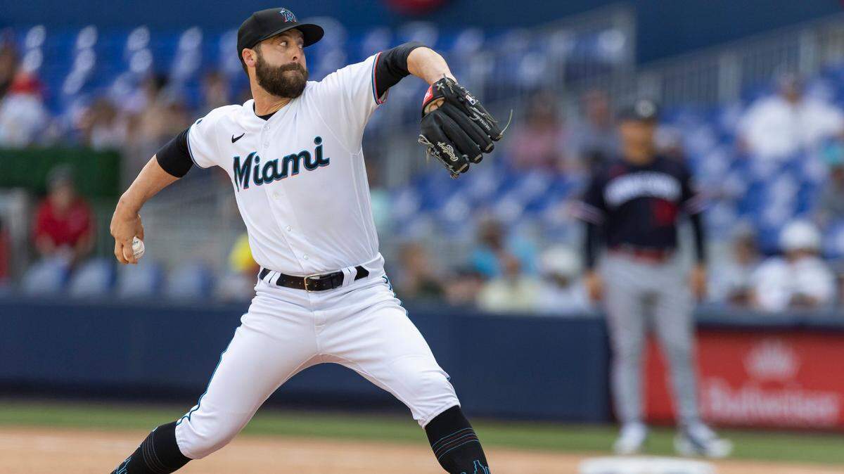 El derecho Dylan Floro ha permitido solo tres corredores de base (un sencillo y dos bases por bolas en ocho apariciones (8,2 entradas) con nueve ponches.