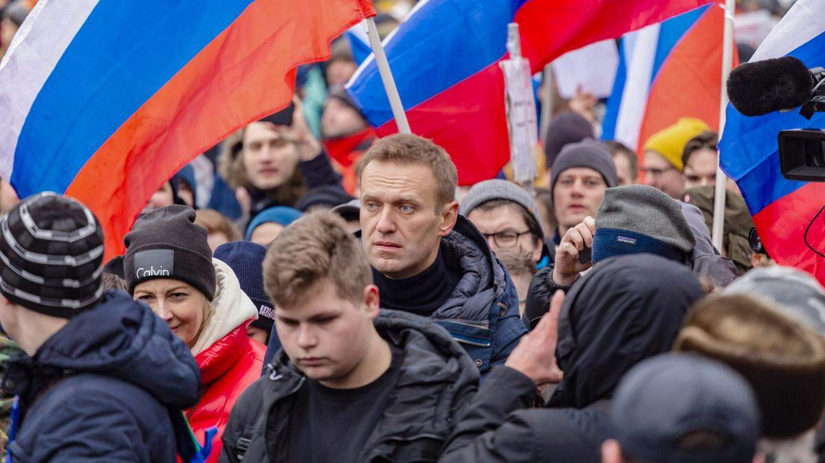 Russian opposition leader Alexei Navalny (Centre back) surrounded by like-minded people, during the march. Thousands of people marched in Moscow in memory of opposition leader Boris Nemtsov, who was murdered on 27 February 2015. In addition to the traditional liberal activists for this action, the march was attended by libertarians, nationalists and the movement “Decommunization” of Dmitry Enteo. (Photo by Mihail Siergiejevicz / SOPA Imag/Sipa USA)