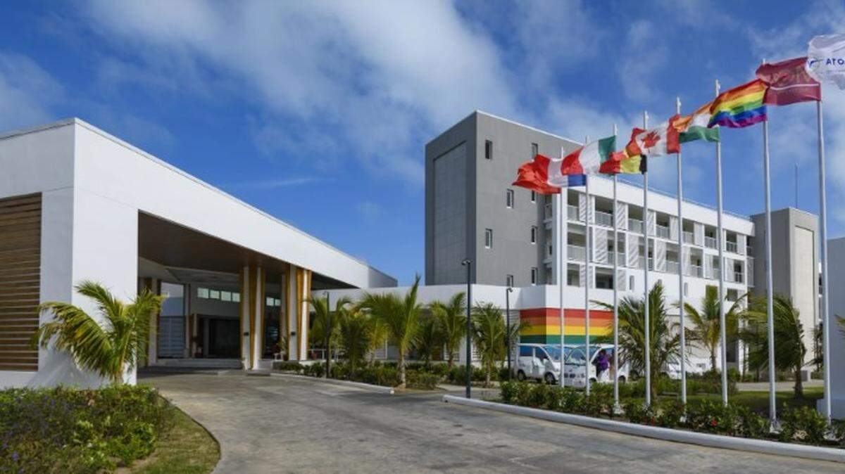 El hotel Gran Muthu Rainbow, ubicado en Cayo Guillermo, en Ciego de Ávila, es el primero de tipo LGBT+ de Cuba.