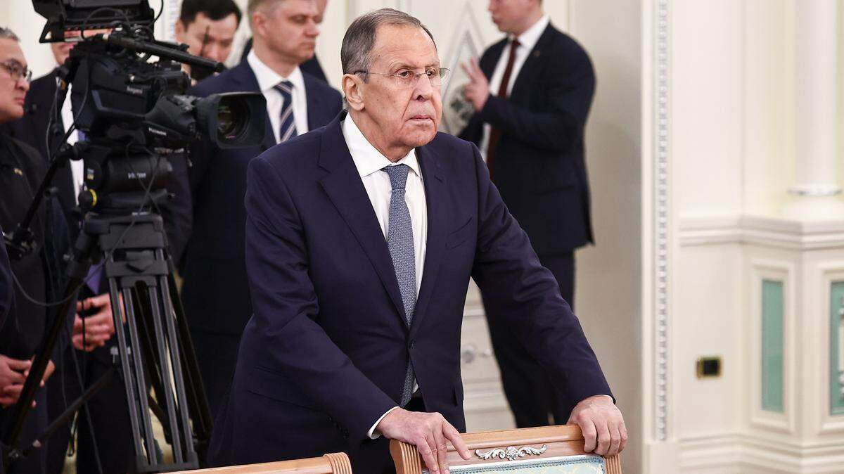 El ministro de Relaciones Exteriores de Rusia, Serguéi Lavrov, asiste a la sesión plenaria del 20.º Foro de Cooperación Interregional Rusia-Kazajistán. 