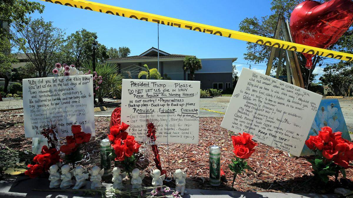 Un memorial de flores y mensajes en el Rehabilitation Center at Hollywood Hills. 