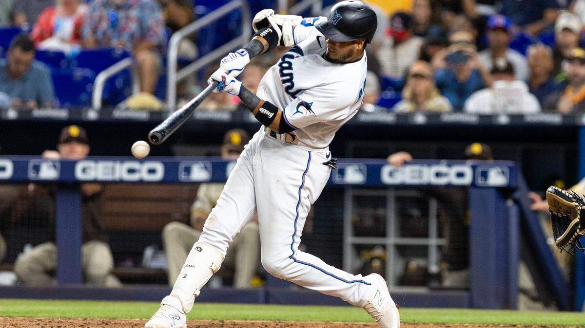 Luis Arráez llegó a los Marlins por Pablo López y no solo cumplió sino que superó las expectativas al coquetear con un promedio de .400 esta temporada.