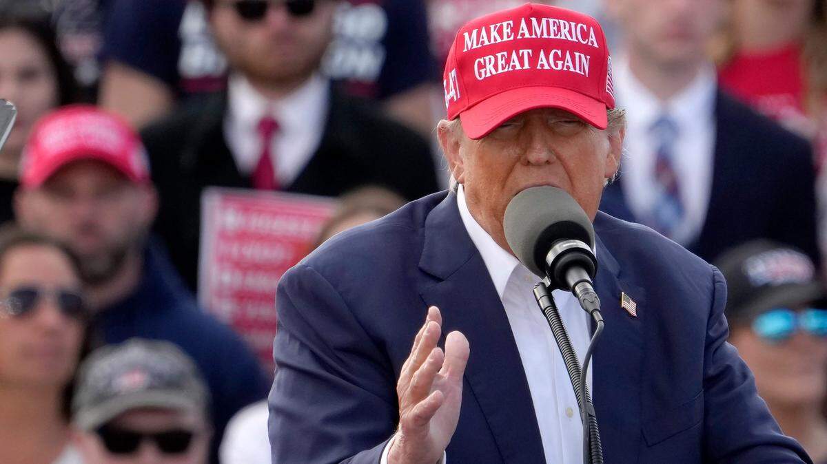 El expresidente y precandidato presidencial republicano Donald Trump da un discurso en Dayton, Ohio, el sábado 16 de marzo de 2024.