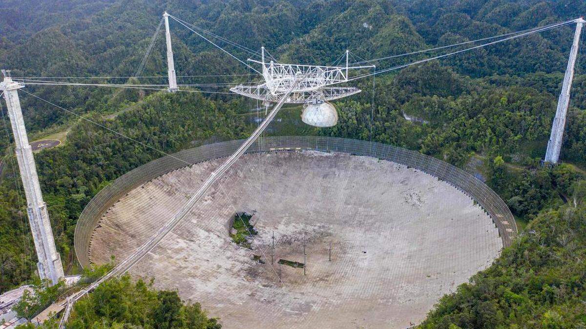 Vista aérea de archivo muestra el Observatorio de Arecibo en Arecibo, Puerto Rico el 19 de noviembre de 2020.