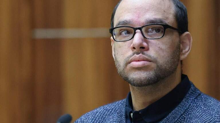 El jurado escucha los horribles detalles del caso de hombre acusado de asfixiar a su esposa y a las dos hijas de ella