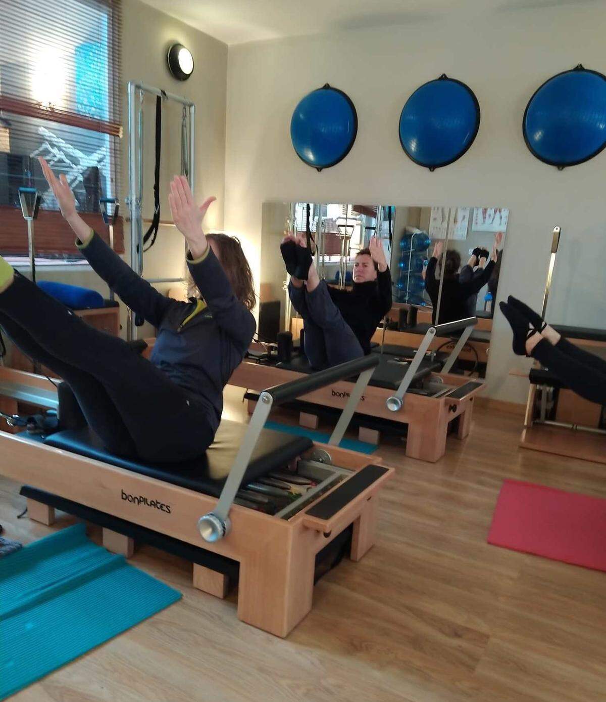 Una clase de Pilates Máquina, Reformer.
