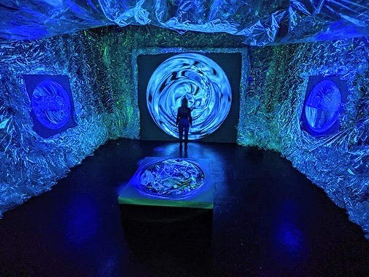 “ACUOSO” en ARTECHOUSE trabaja a la vanguardia del arte: una nueva serie de experiencias surrealistas e inmersivas.