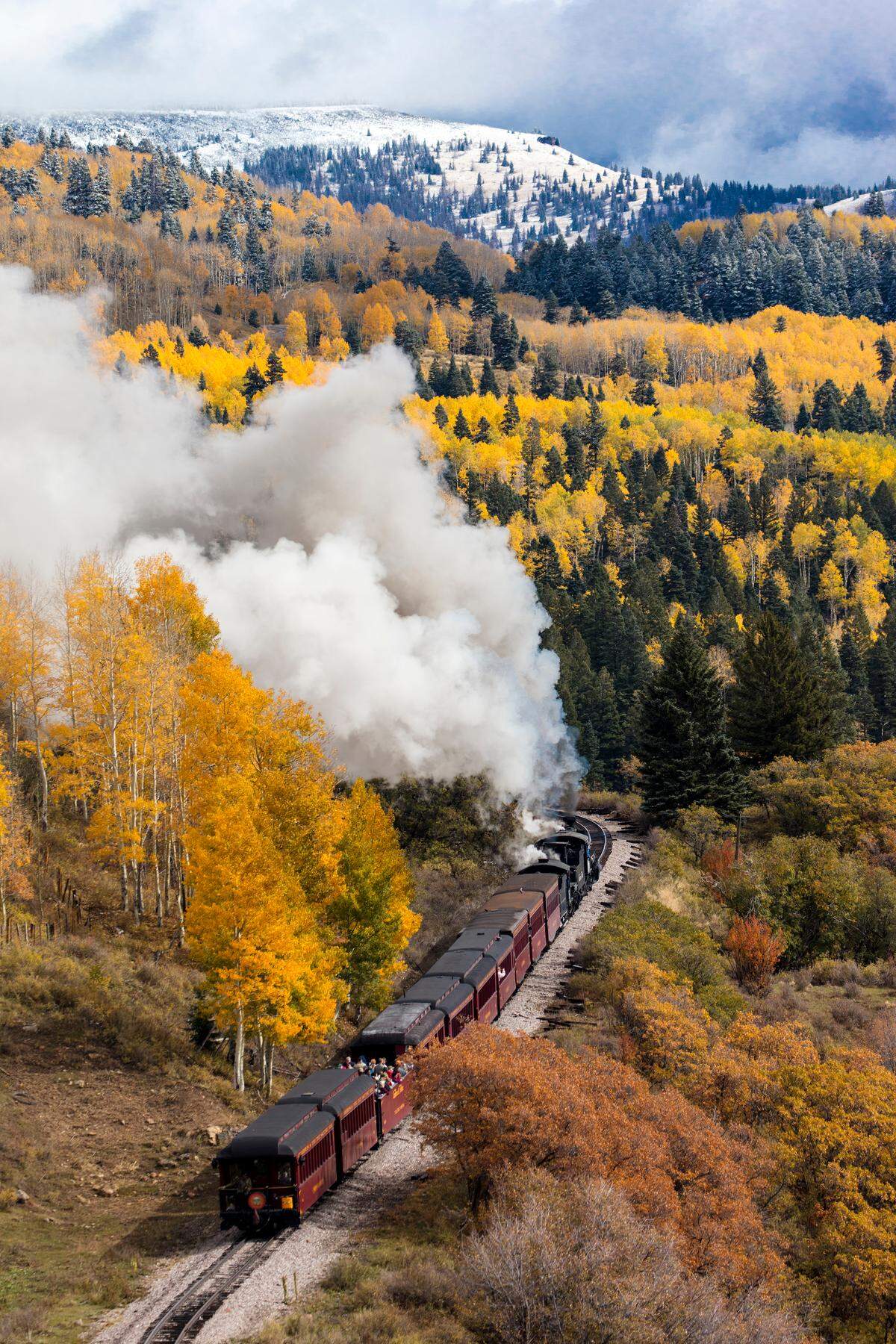 El ferrocarril panorámico Cumbres & Toltec (EEUU),  un monumento histórico nacional que data del auge minero de la década de 1880. 