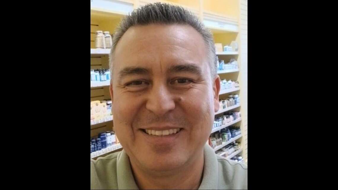 ICE detiene a colombiano en gasolinera de Doral pese a caso de asilo pendiente, según su hija
