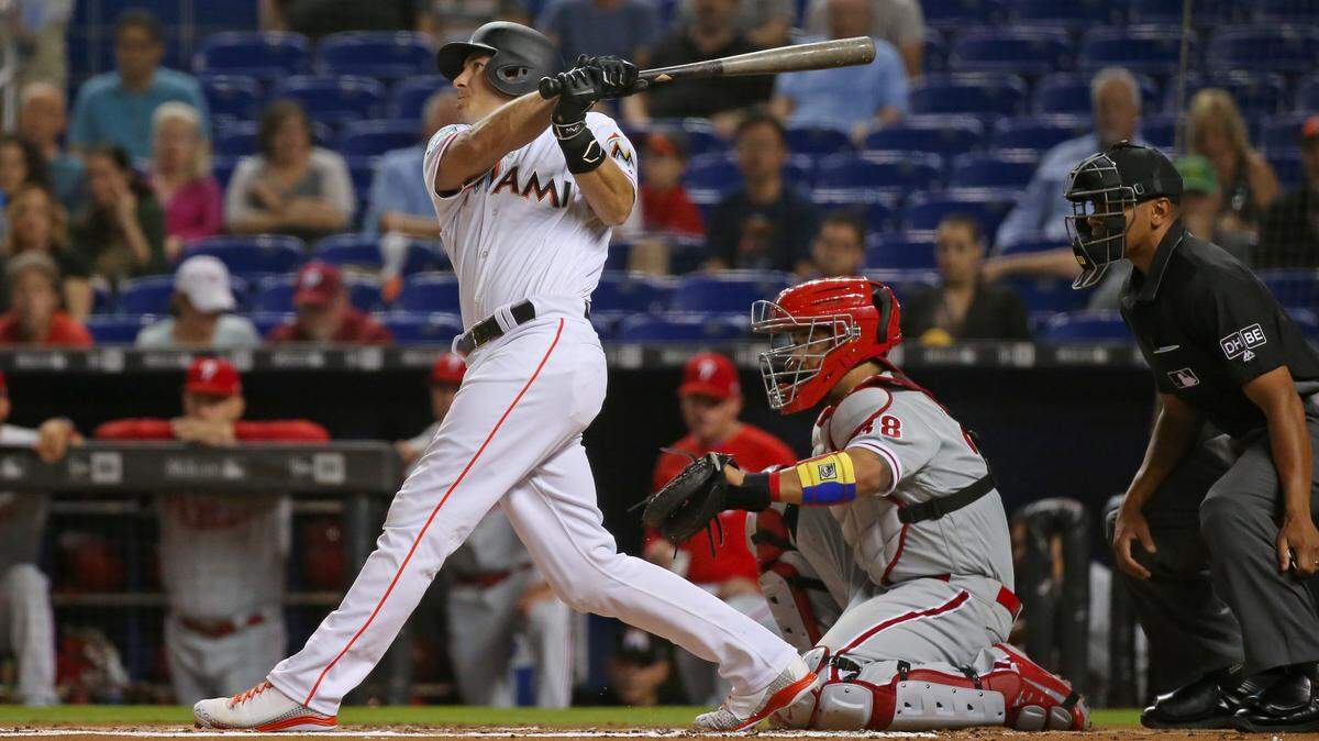 J.T. Realmuto lidera a los receptores en OPS con .916 (slugging más embasamiento), promedio de bateo (.306), dobles (18), imparables (69), es segundo en embasamiento (.367), tercero en jonrones (10) y cuarto en impulsadas (32). Además de ser uno de los mejores receptores defensivos de la liga