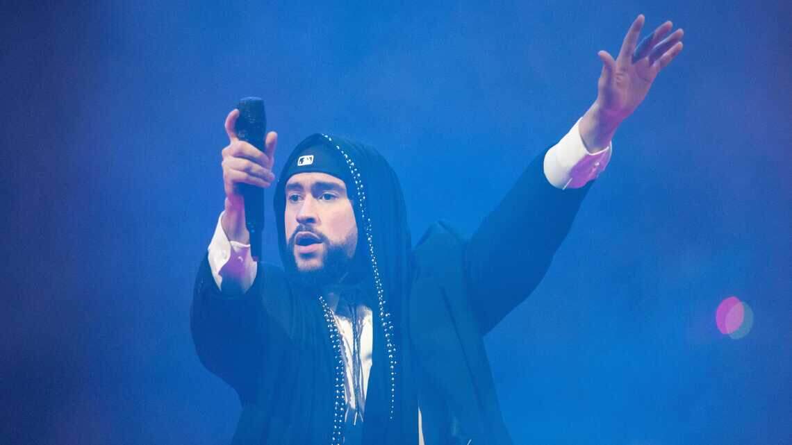 Gobierno de Trump advierte que desplegará a agentes migratorios en Super Bowl de Bad Bunny
