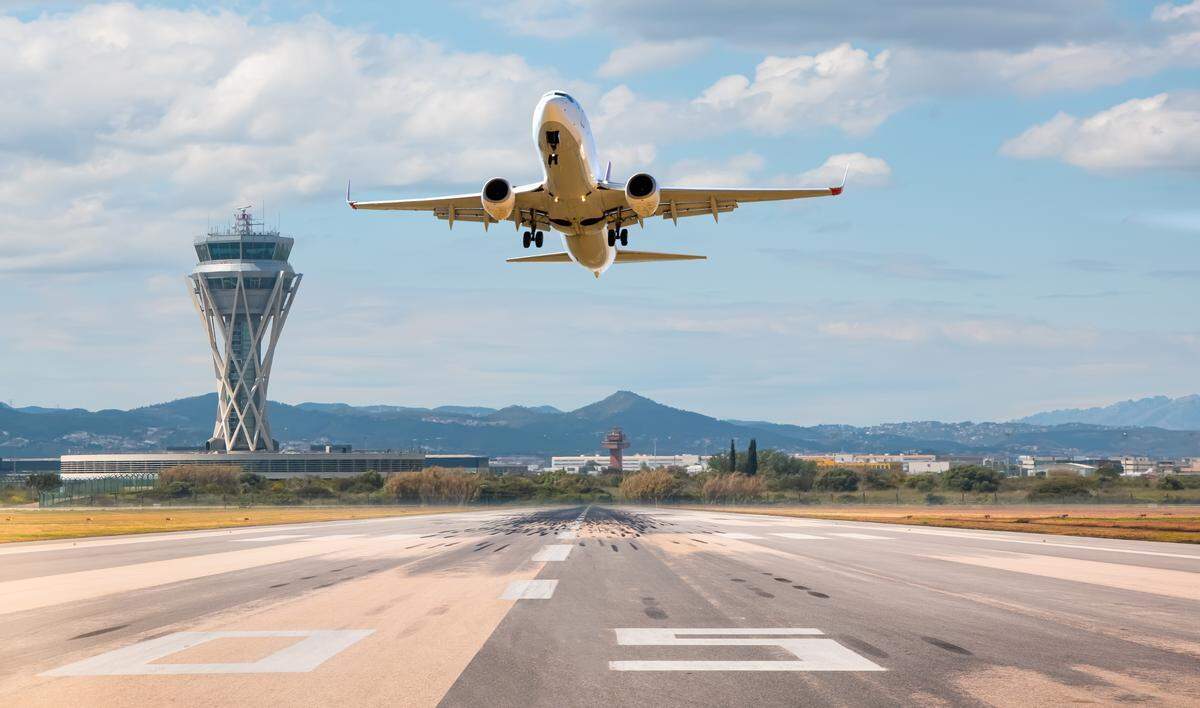 Pista de despegue del aeropuerto El Prat, en Barcelona, España.