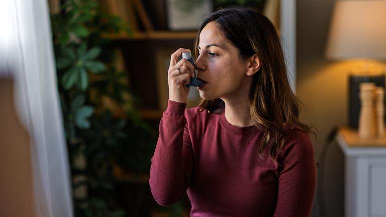 Un estudio apunta a que el asma se puede prevenir con una exposición a ciertos microbios