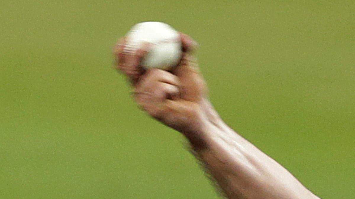 El lanzador José Fernández de los Marlins de Miami se enfrenta a las Nacionales de Washington el 20 de septiembre de 2016 en Miami. Fernández ganó el que sería su último juego antes de fallecer en un accidente naútico el 25 de septiembre. 