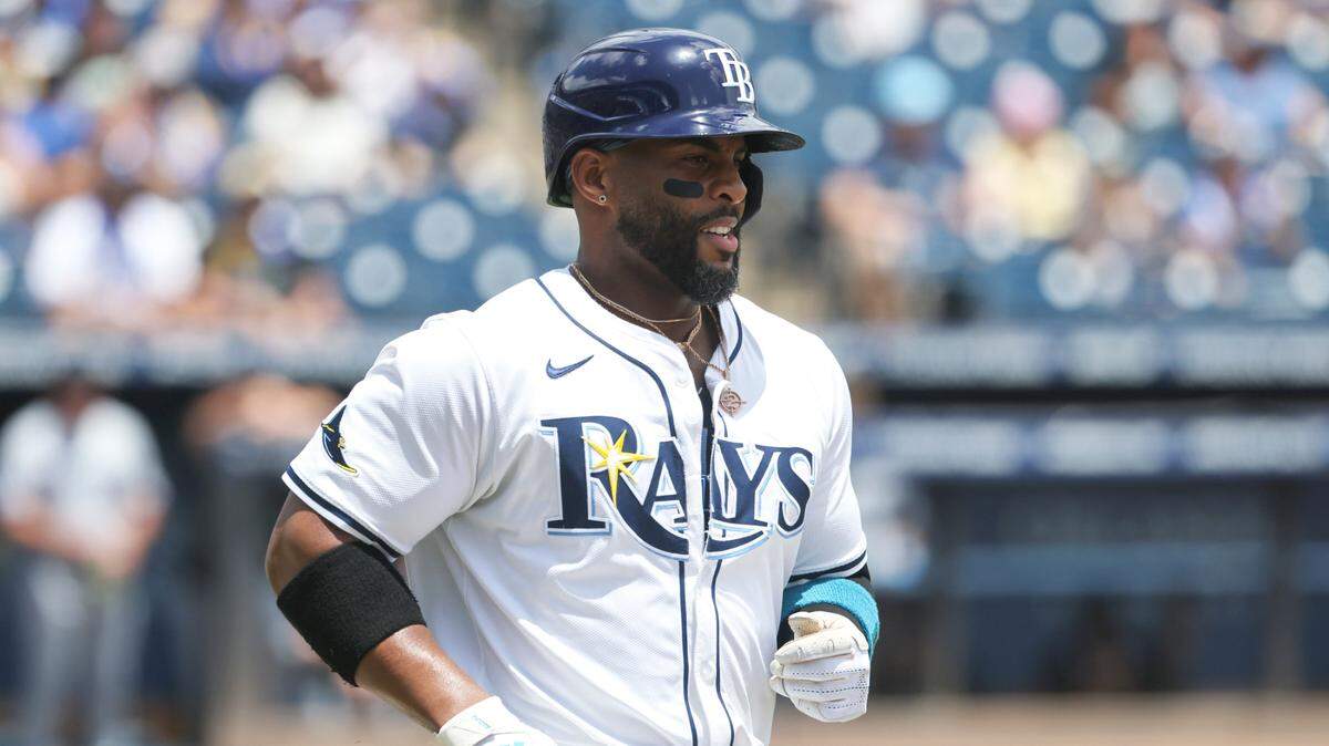 El primera base de los Rays Yandy Díaz bateó jonrón y doble que inclinaron la balanza para que su equipo derrotara 3-2 el domingo a la novena de Miami, en el George M. Steinbrenner Field de Tampa.