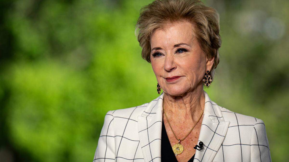 Linda McMahon, secretaria de Educación de Estados Unidos, antes de una entrevista con CNN frente a la Casa Blanca en Washington D.C., el miércoles 16 de abril de 2025. 