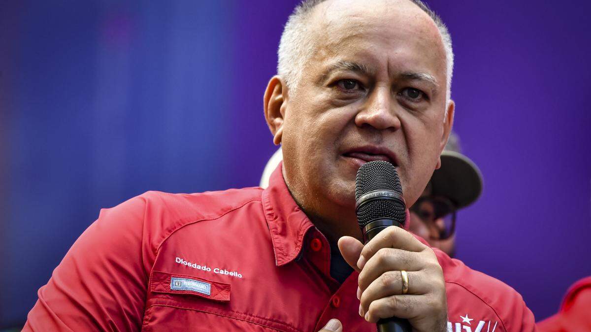 El ministro del Interior de Venezuela, Diosdado Cabello, habla durante una protesta en el marco del Día de la Juventud el 12 de febrero de 2026 en Caracas, Venezuela.