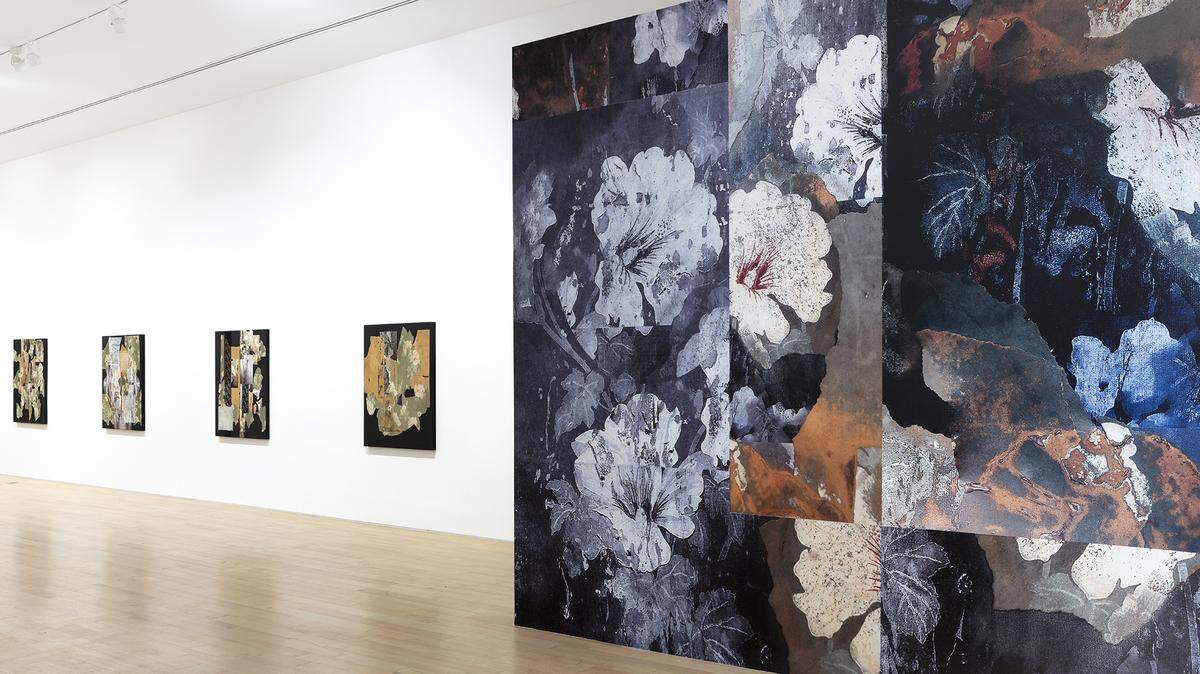 Exhibición en sala de obras de María Martínez-Cañas en The Bass Museum.
