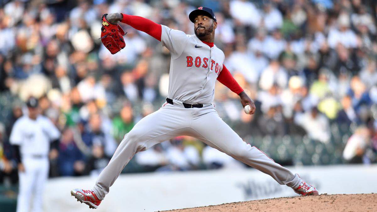 El pitcher cubano Aroldis Chapman inició la temporada como cerrador de los Medias Rojas y  está demostrando que a sus 37 años se mantiene intimidante y con dominio completo desde la lomita.