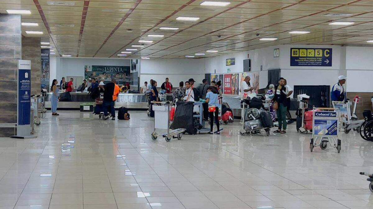 El aeropuerto internacional “José Martí” de La Habana ofrece a cubanos espacios para promocionar negocios en medio de la crisis turística.