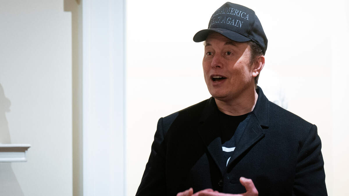 Elon Musk, director ejecutivo de Tesla Inc., habla durante una reunión de gabinete en la Casa Blanca en Washington, DC, el miércoles 26 de febrero de 2025.