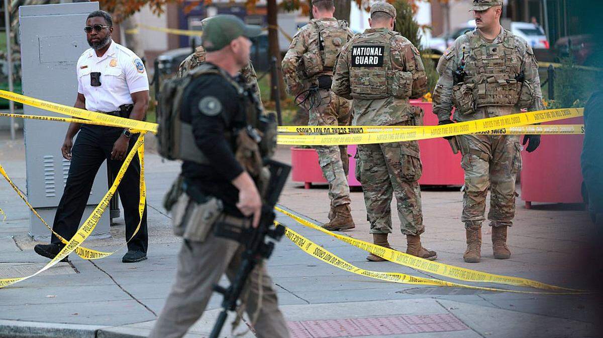 WASHINGTON, DC - NOVEMBER 26: Members of law enforcement and National Guard soldiers respond to a shooting near the White House on November 26, 2025 in Washington, DC. At least two National Guard soldiers have been shot blocks from the White House. (Photo by Chip Somodevilla/Getty Images)
