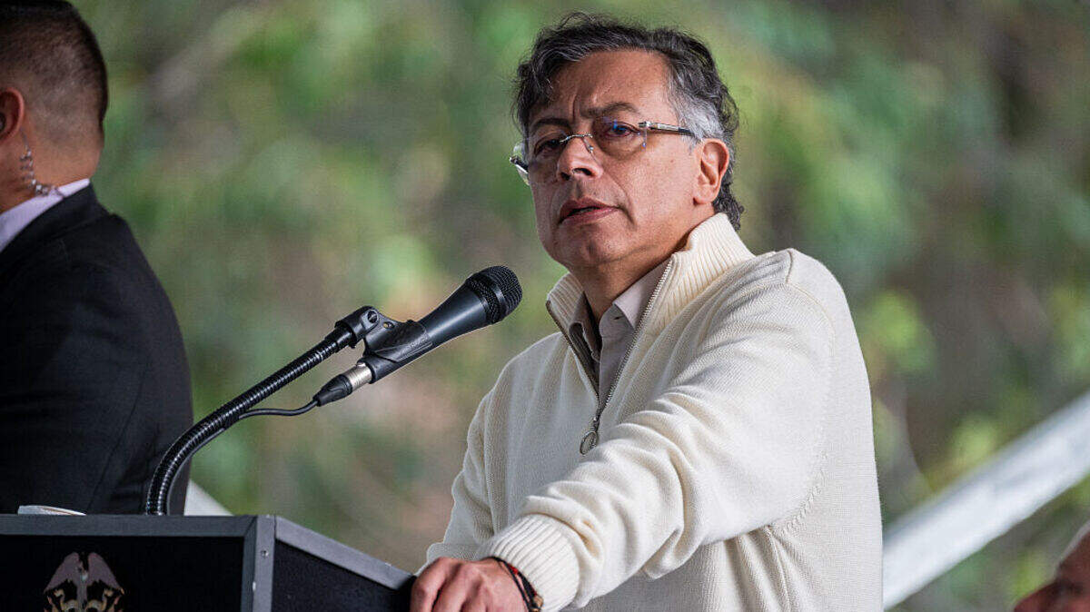 El presidente de Colombia, Gustavo Petro, retiró del servicio al general de la Policía Edwin Masleider Urrego, a quien acusó de haber intentado poner “sustancias psicoactivas” en uno de sus vehículos oficiales, con el supuesto objetivo de sabotear la reunión que sostuvo en Washington con el presidente estadounidense, Donald Trump.