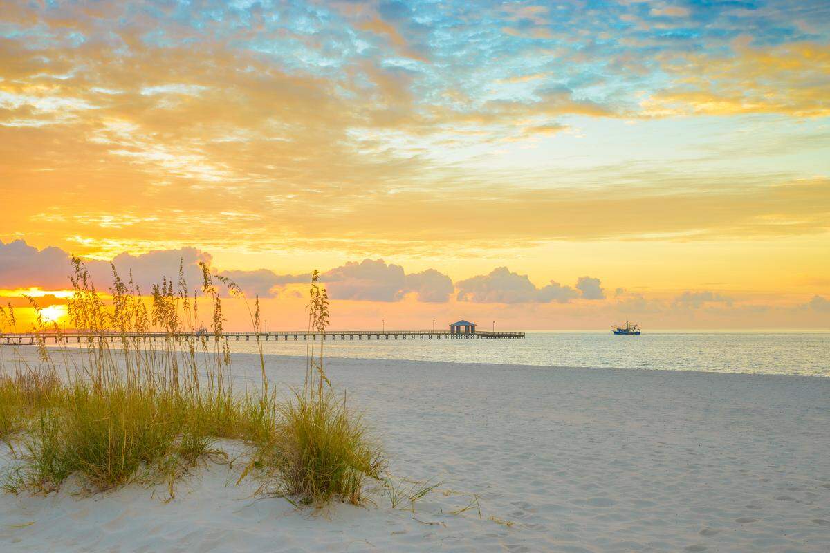Gulfport Mississippi, una de las playas que da al Golfo de México, es la primera en el listado de playas asequibles para comprar bienes raíces según el portal Realtor.com.