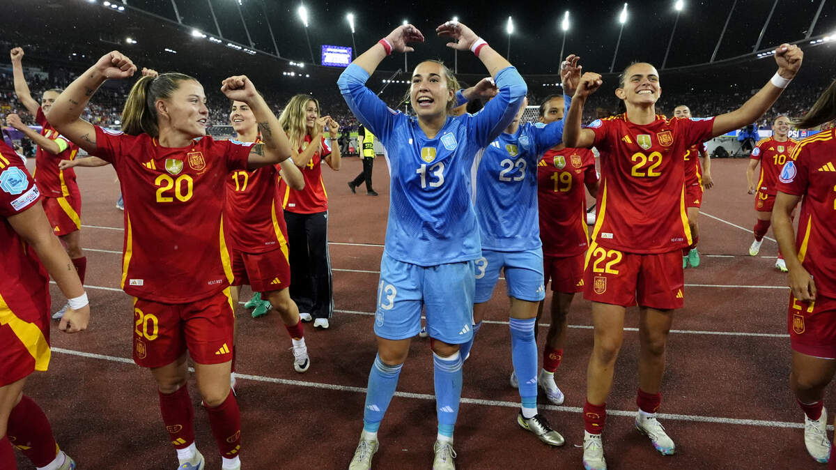 Las jugadoras de España celebran el triunfo ante Alemania en la semifinal de la Eurocopa femenina, celebrada el 23 de julio de 2025 en Zurich, Suiza.